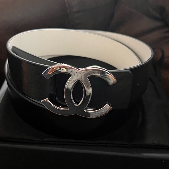 CHANEL ❤️🔥❤️🔥NEW CC LOGO REVERSIBLE BLACK AND WHITE LEATHER BELT Size 80 - Picture 10 of 16
